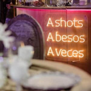 A besos, a veces, a shots